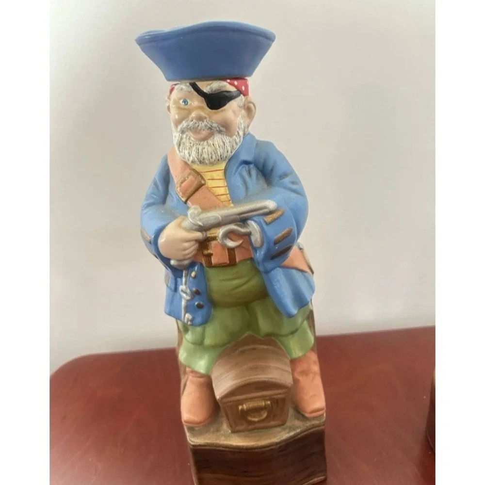 VTG 1968 Handpainted Alberta's Mold‎ 12